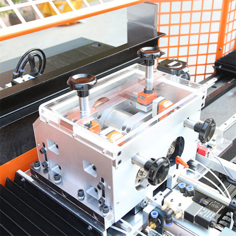 Αντιεπιδημικό εξοπλισμό παραγωγής βαφλίδων SD-R70 Μηχανή κοπής υψηλής ταχύτητας με γωνία R Αυτοματοποιημένη μηχανή κοπής ακρυλικών PMMA